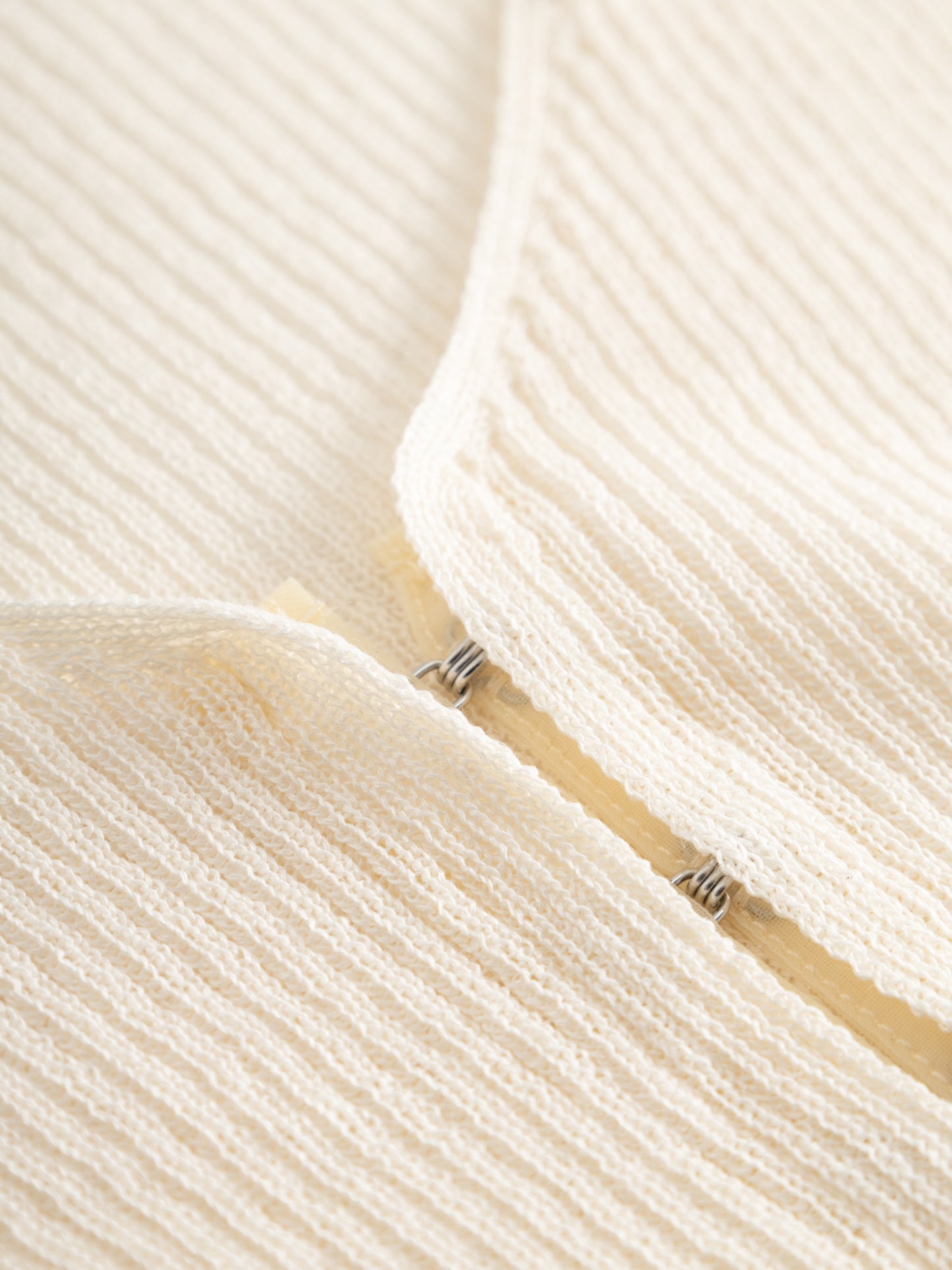 HOOK & EYE KNIT TOP I ECRU