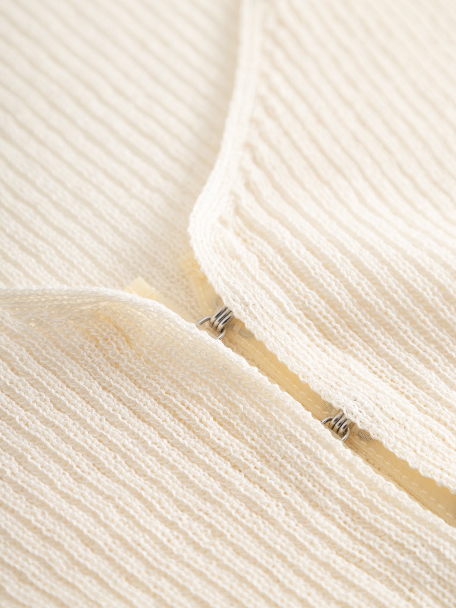HOOK & EYE KNIT TOP I ECRU