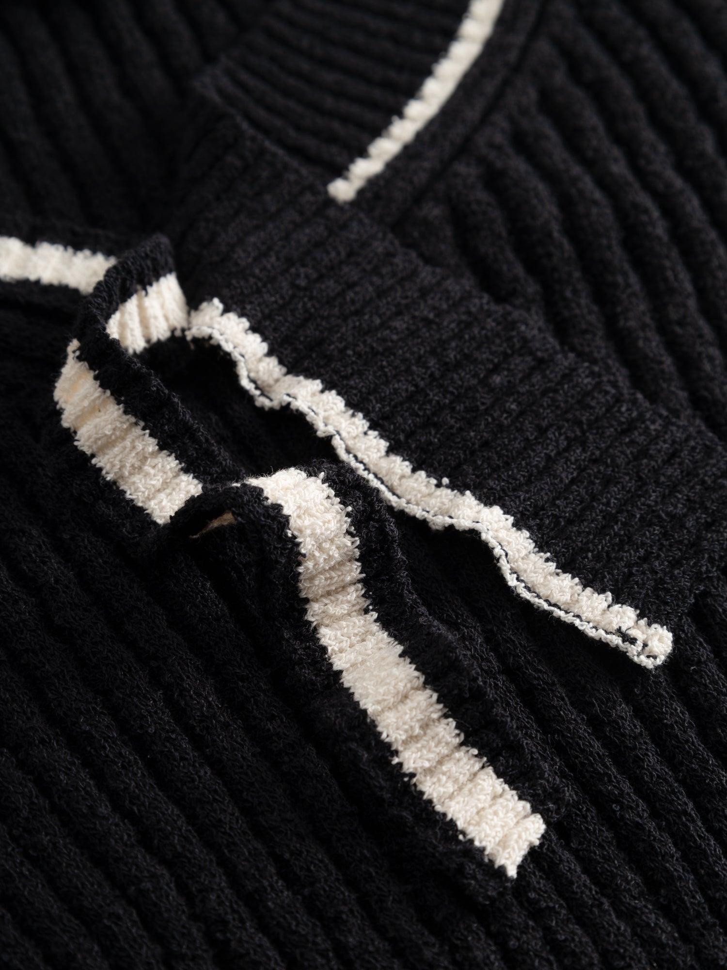 KNIT VARSITY CARDIGAN I ONYX COMBO