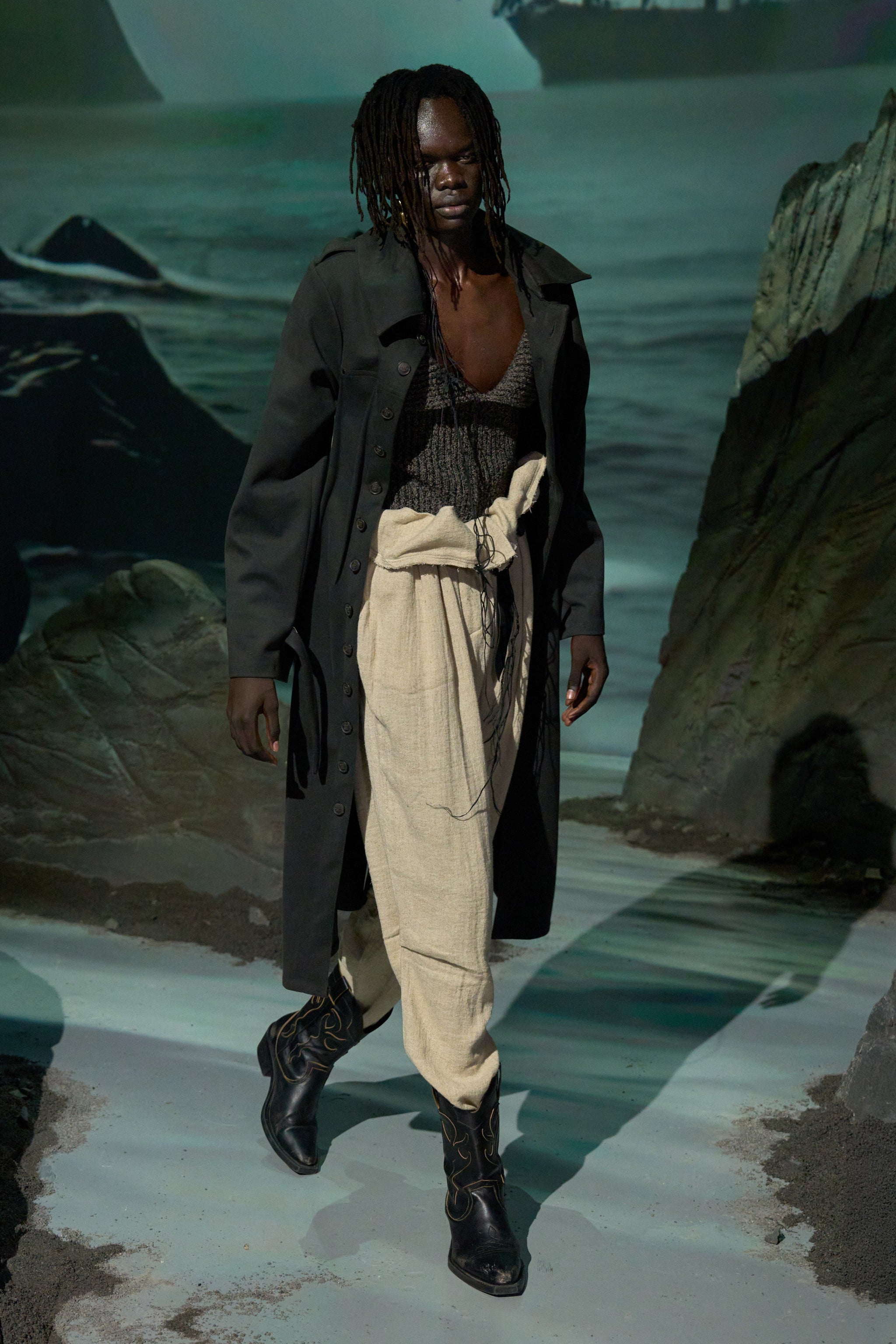 CAPTAINS TRENCH