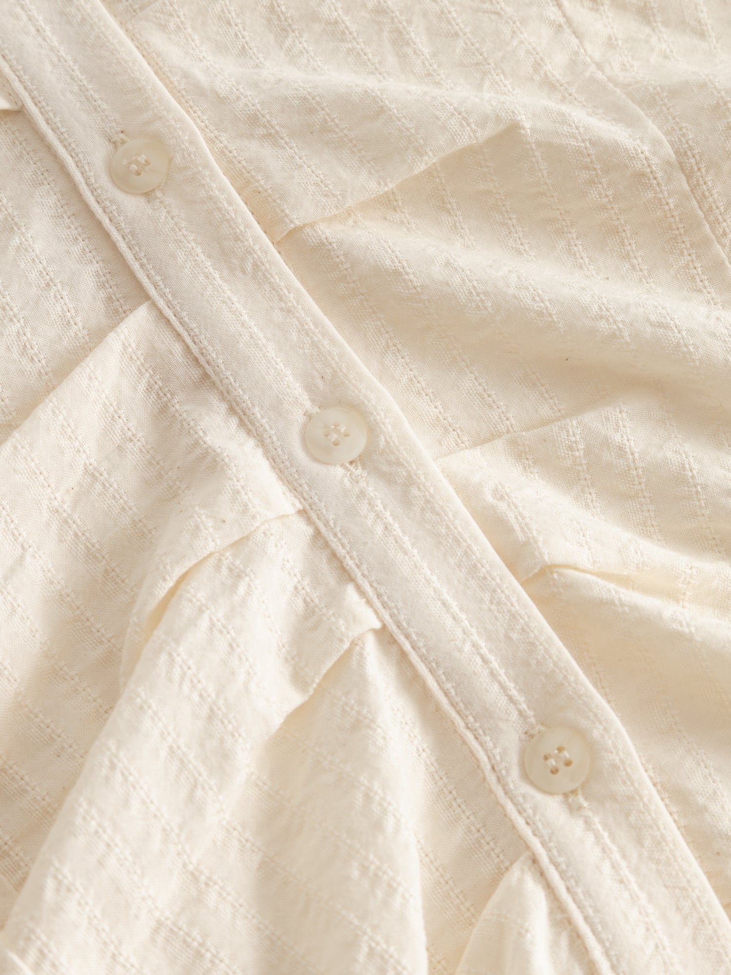 GATHERED BUTTON UP