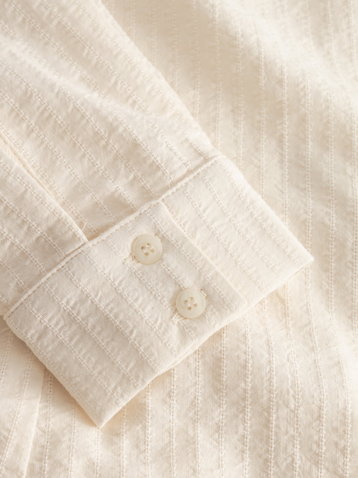 GATHERED BUTTON UP